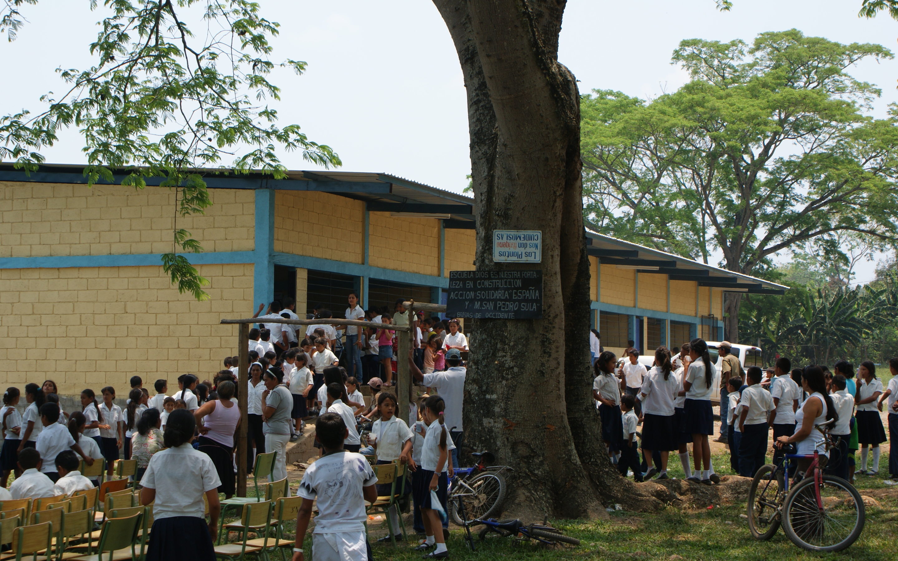 Històric 2 – ANY 2009: Construcció de l’Escola Dionisio Herrera a Dos Caminos