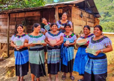 Hi’lum Antsetic (Dones de sorra) – Resiliència econòmica  per a 12 dones Tseltals